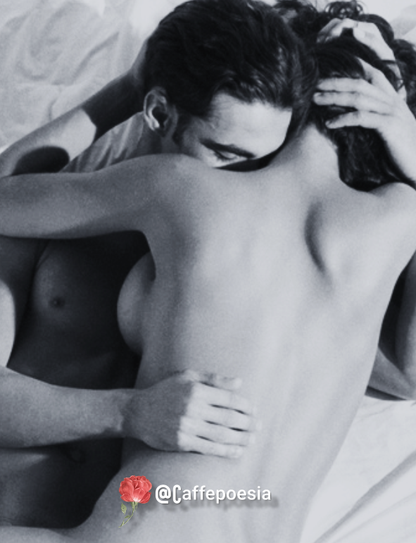 Caffepoesia | Liturgia Erótica | Pareja en entrega apasionada