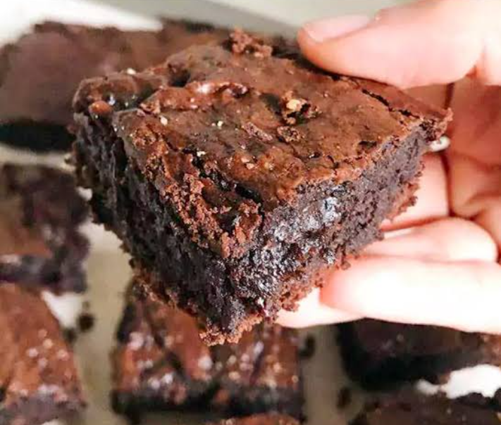 BROWNIE SIMPLES E RÁPIDO