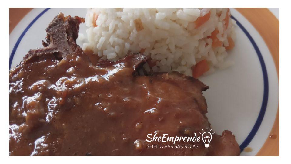 Cocina unas formidables chuletas