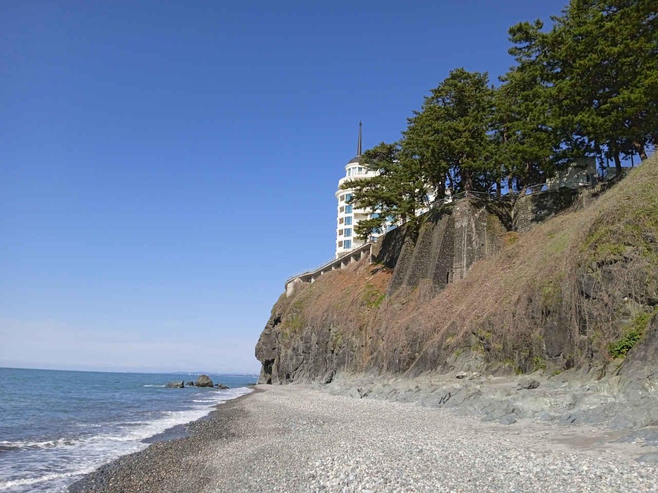 The hotel with royal luxury 'Castello Mare Hotel & Wellness Resort' from below near Kobuleti.